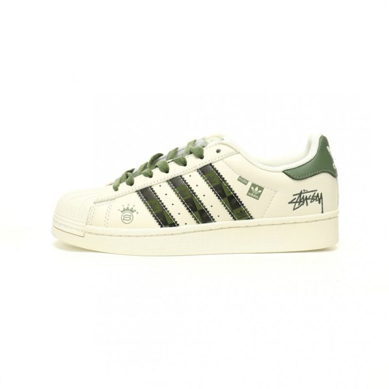 【AT10774】Stussy x アディダス オリジナルス Superstar コラボレーションシューズ - ストリートウェアとスポーツの融合 | Stussy x Adidas