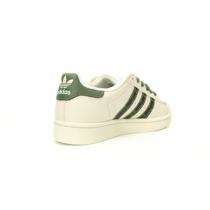 【AT10774】Stussy x アディダス オリジナルス Superstar コラボレーションシューズ - ストリートウェアとスポーツの融合 | Stussy x Adidas