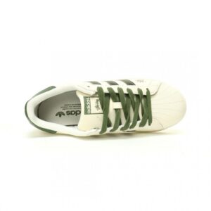 【AT10774】Stussy x アディダス オリジナルス Superstar コラボレーションシューズ - ストリートウェアとスポーツの融合 | Stussy x Adidas