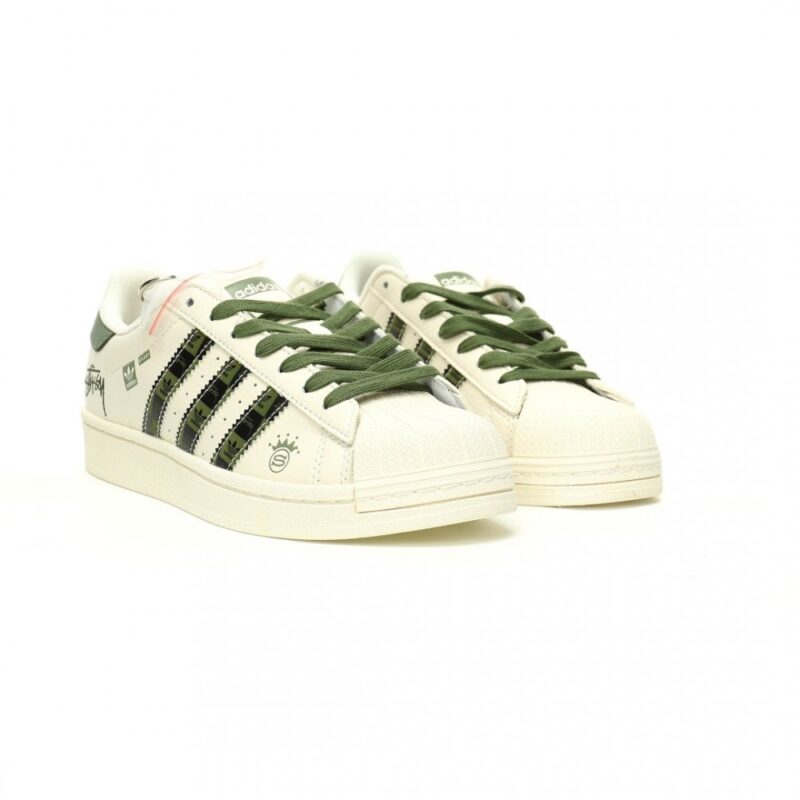【AT10774】Stussy x アディダス オリジナルス Superstar コラボレーションシューズ - ストリートウェアとスポーツの融合 | Stussy x Adidas