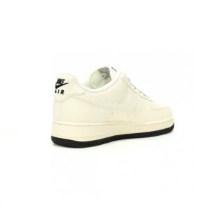 【AT10898】Nike エアフォース1 '07 Low: クリームカラーのストリートファッション靴 | Nike Air Force 1