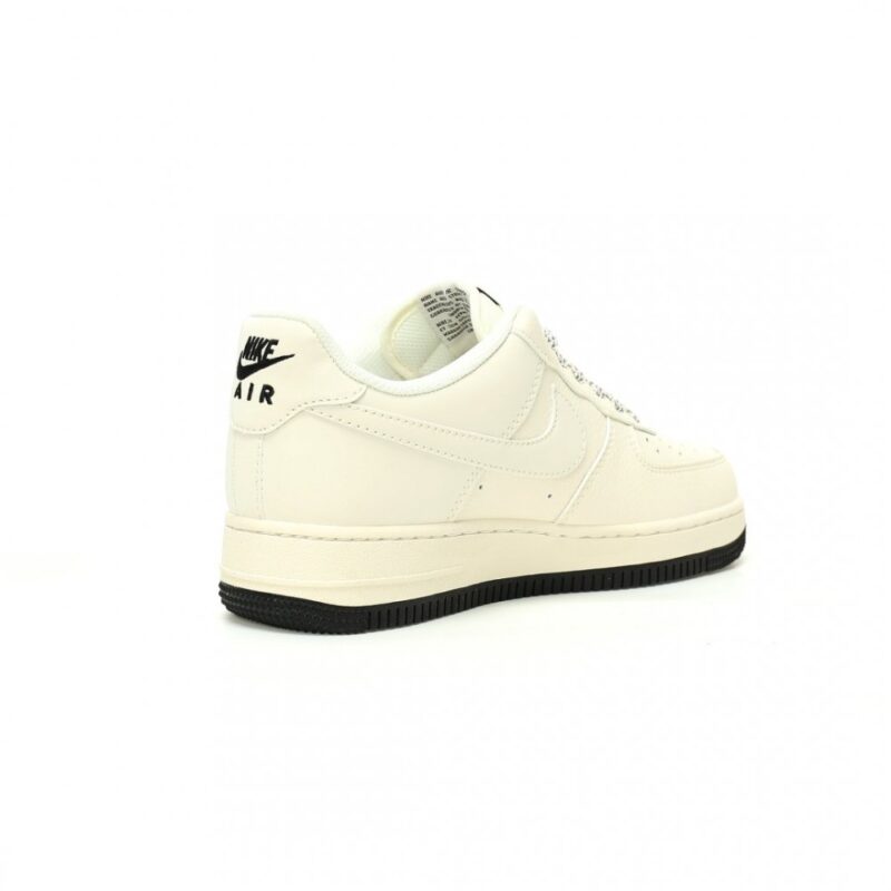 【AT10898】Nike エアフォース1 '07 Low: クリームカラーのストリートファッション靴 | Nike Air Force 1
