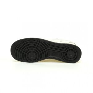 【AT10898】Nike エアフォース1 '07 Low: クリームカラーのストリートファッション靴 | Nike Air Force 1