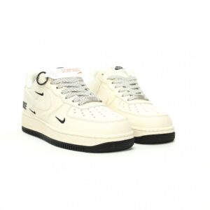 【AT10898】Nike エアフォース1 '07 Low: クリームカラーのストリートファッション靴 | Nike Air Force 1