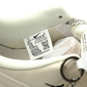 【AT10898】Nike エアフォース1 '07 Low: クリームカラーのストリートファッション靴 | Nike Air Force 1