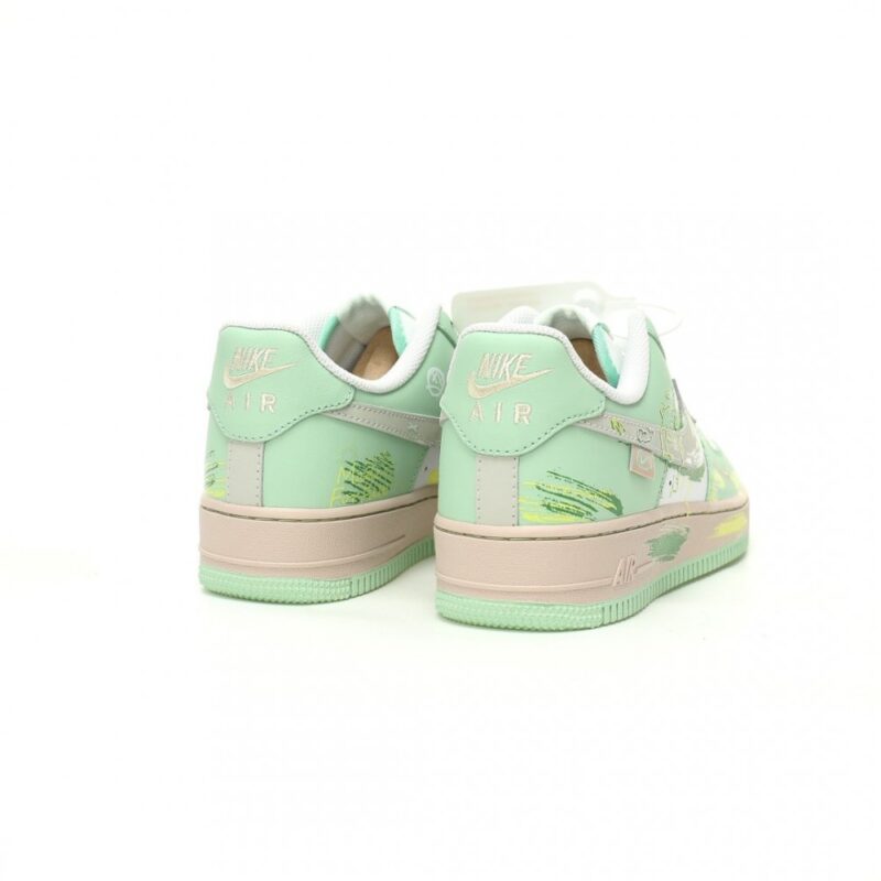 【AT10899】Nike Air Force 1 クリエイティブなグラフィティカラーのローカットスニーカー | Nike x Air Force 1