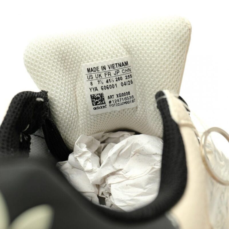 【AT10916】KAWS x Adidas Originals スーパースター スニーカー 絶妙なアートとスポーツの融合 | Superstar