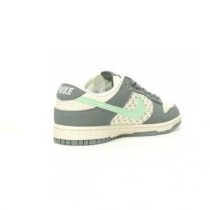【AT10948】Supreme × Nike × LV コラボSB Dunk Low - ストリートファッション愛好家必見 | Nike x Louis Vuitton