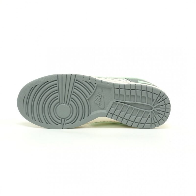 【AT10948】Supreme × Nike × LV コラボSB Dunk Low - ストリートファッション愛好家必見 | Nike x Louis Vuitton