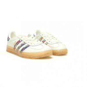 【AT11002】アディダス ガゼル インドア アントロコロシリーズのアイボリー花柄スウェードスニーカー | Adidas Originals