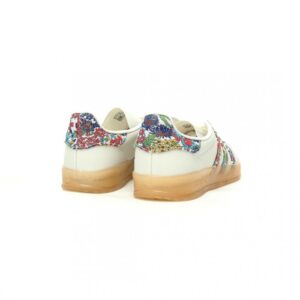 【AT11002】アディダス ガゼル インドア アントロコロシリーズのアイボリー花柄スウェードスニーカー | Adidas Originals