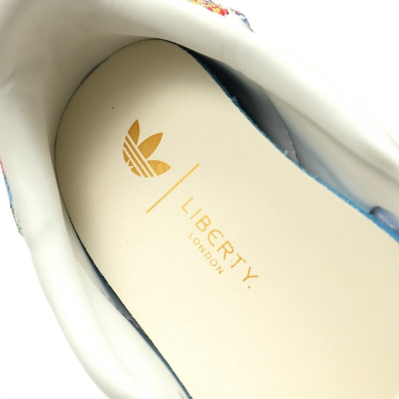 【AT11002】アディダス ガゼル インドア アントロコロシリーズのアイボリー花柄スウェードスニーカー | Adidas Originals