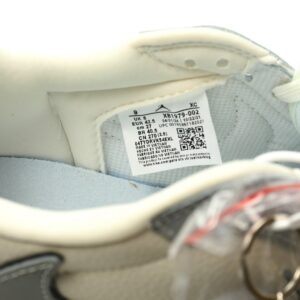 【AT11025】ハードなデザインと快適な機能を兼ね備えたアーティスティックなカスタムスポーツシューズ | Stussy x Nike