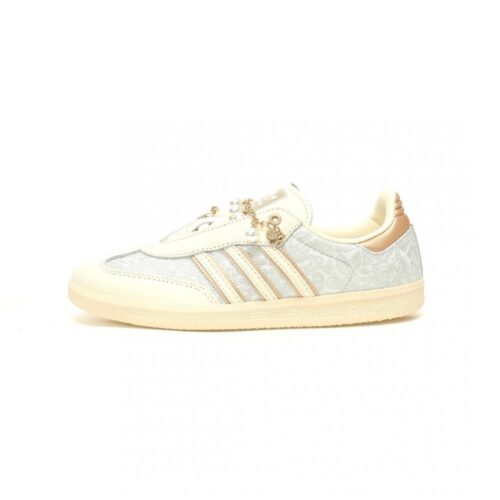 【AT11204】アディダス（Adidas）Samba OG：ミルクティー色とライトグレー、シャンパンパールの刺繍ディテールが高級感を演出 | Adidas