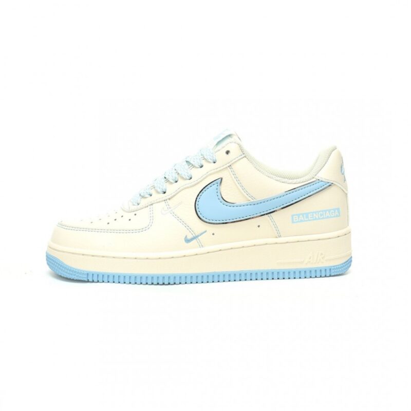 【AT11216】バレンシアガ x Nike Air Force 1 07 Lowコラボスニーカー、ミルク色と天空色の美学 | Air Force 1