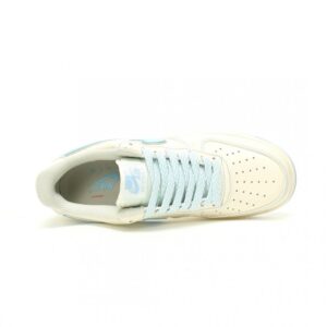 【AT11216】バレンシアガ x Nike Air Force 1 07 Lowコラボスニーカー、ミルク色と天空色の美学 | Air Force 1