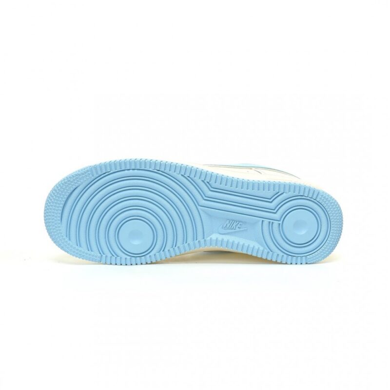 【AT11216】バレンシアガ x Nike Air Force 1 07 Lowコラボスニーカー、ミルク色と天空色の美学 | Air Force 1
