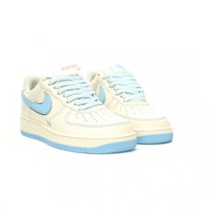 【AT11216】バレンシアガ x Nike Air Force 1 07 Lowコラボスニーカー、ミルク色と天空色の美学 | Air Force 1