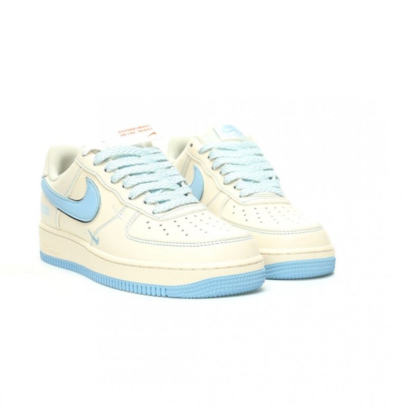 【AT11216】バレンシアガ x Nike Air Force 1 07 Lowコラボスニーカー、ミルク色と天空色の美学 | Air Force 1