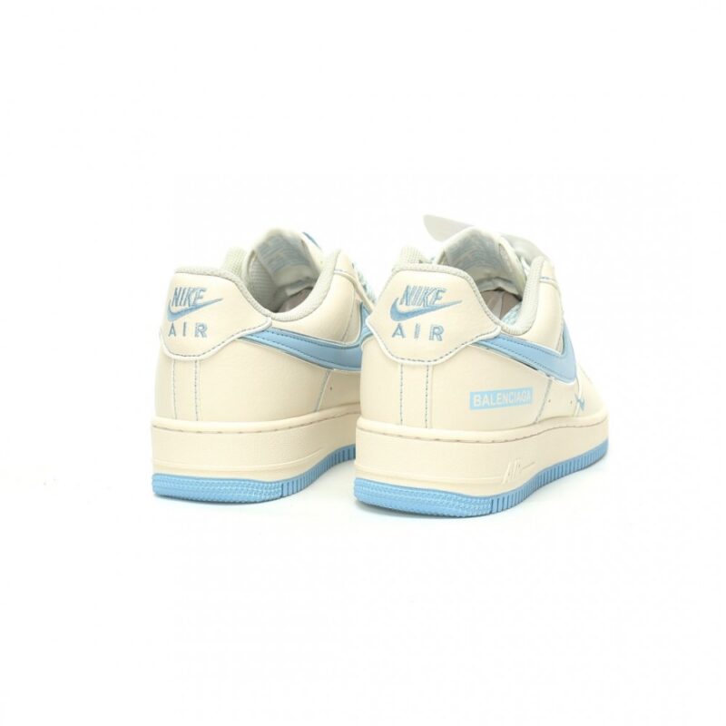 【AT11216】バレンシアガ x Nike Air Force 1 07 Lowコラボスニーカー、ミルク色と天空色の美学 | Air Force 1