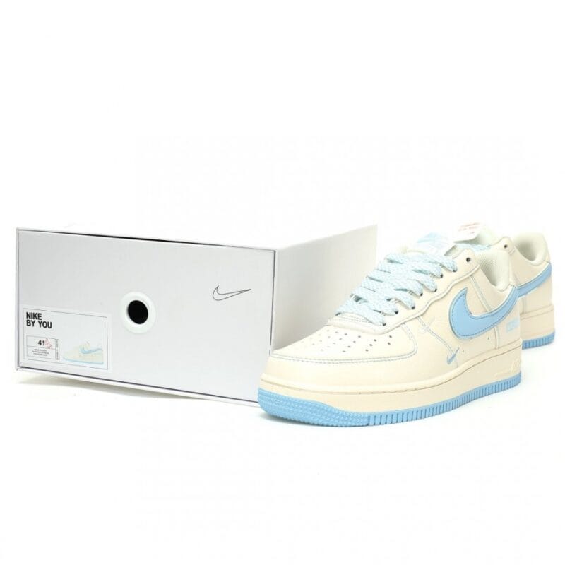 【AT11216】バレンシアガ x Nike Air Force 1 07 Lowコラボスニーカー、ミルク色と天空色の美学 | Air Force 1