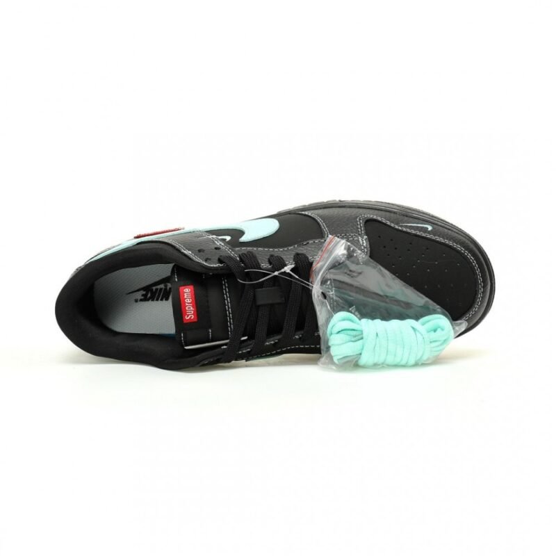 【AT11229】シュープリーム × ナイキ SB ダンク ロー 限定コラボスニーカー | Supreme Nike
