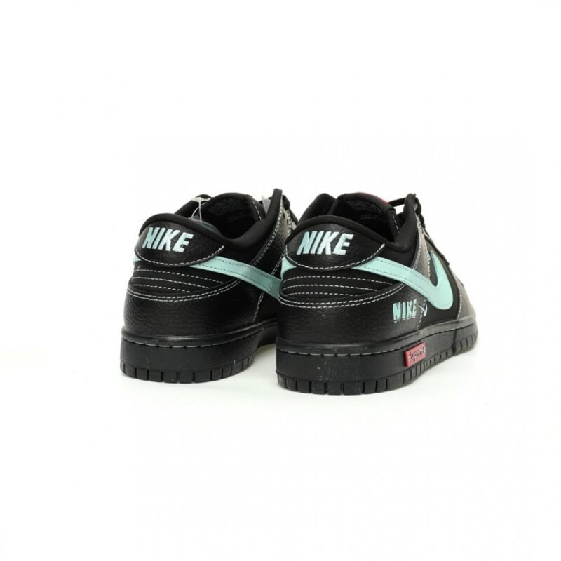 【AT11229】シュープリーム × ナイキ SB ダンク ロー 限定コラボスニーカー | Supreme Nike