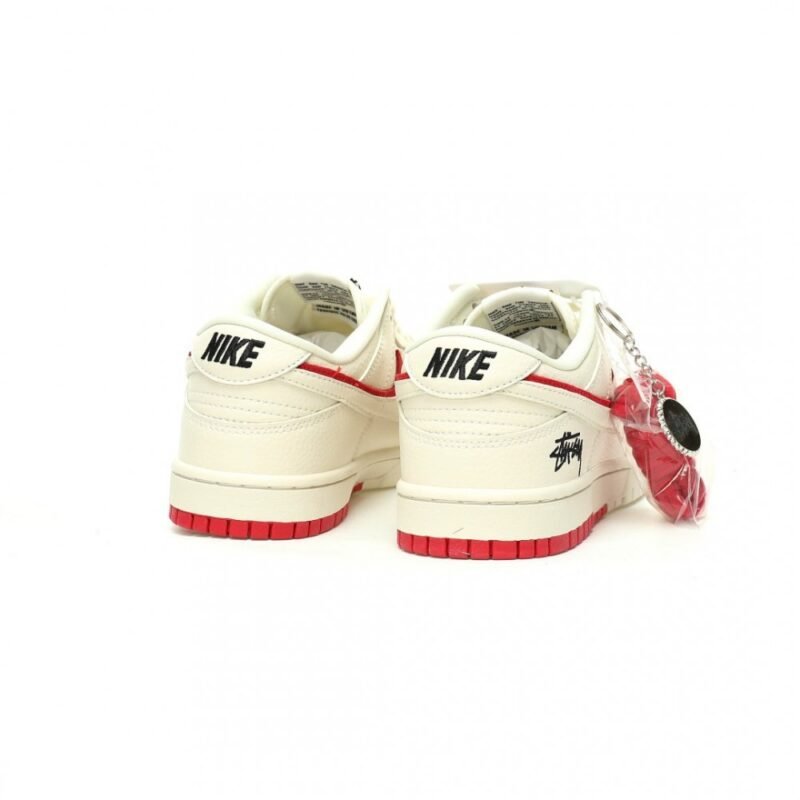 【AT11255】Nike x Stussy x Supreme スニーカー レッドアクセント付きオフホワイトカラーデザイン | Nike x Stussy