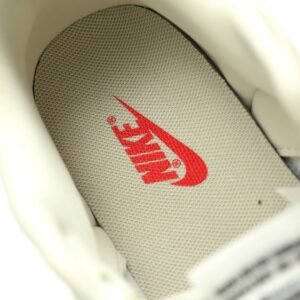 【AT11255】Nike x Stussy x Supreme スニーカー レッドアクセント付きオフホワイトカラーデザイン | Nike x Stussy
