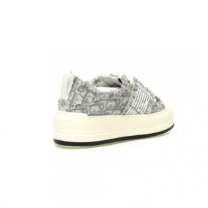 【AT11375】ディオール（Dior）のWalk'n'Diorロートップ厚底スニーカー - 高級ファッション技術とストリートファッションの融合 | Dior Paris