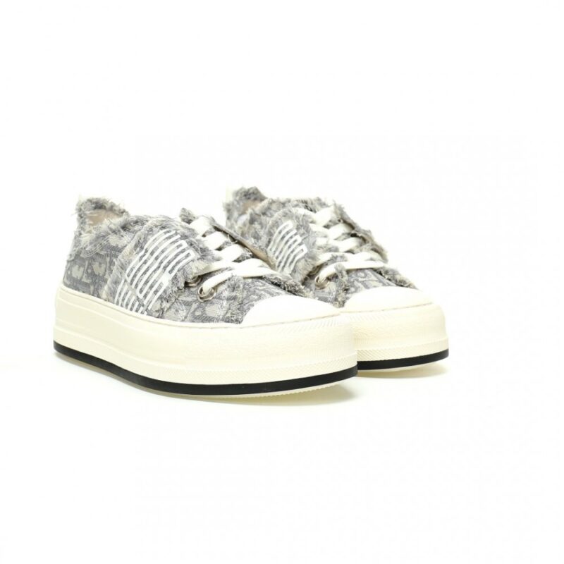 【AT11375】ディオール（Dior）のWalk'n'Diorロートップ厚底スニーカー - 高級ファッション技術とストリートファッションの融合 | Dior Paris