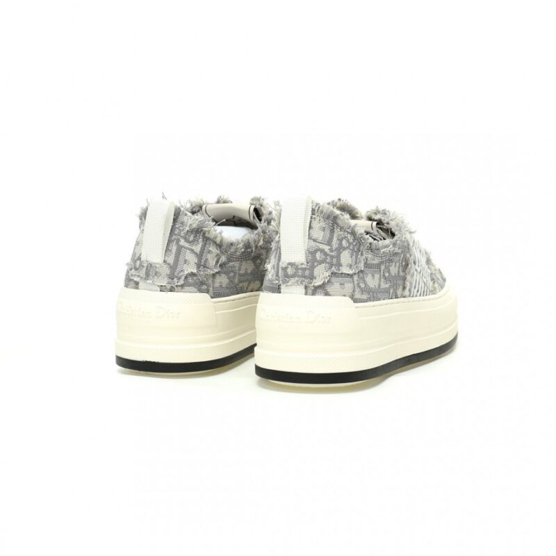 【AT11375】ディオール（Dior）のWalk'n'Diorロートップ厚底スニーカー - 高級ファッション技術とストリートファッションの融合 | Dior Paris