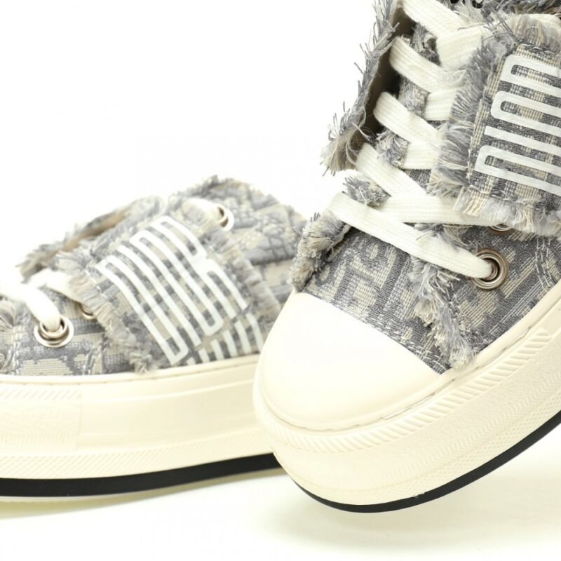 【AT11375】ディオール（Dior）のWalk'n'Diorロートップ厚底スニーカー - 高級ファッション技術とストリートファッションの融合 | Dior Paris
