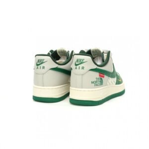 【AT11394】Supreme とThe North Faceとのコラボ Nike Air Force 1 07 Low 快適シューズ | TNF x Nike