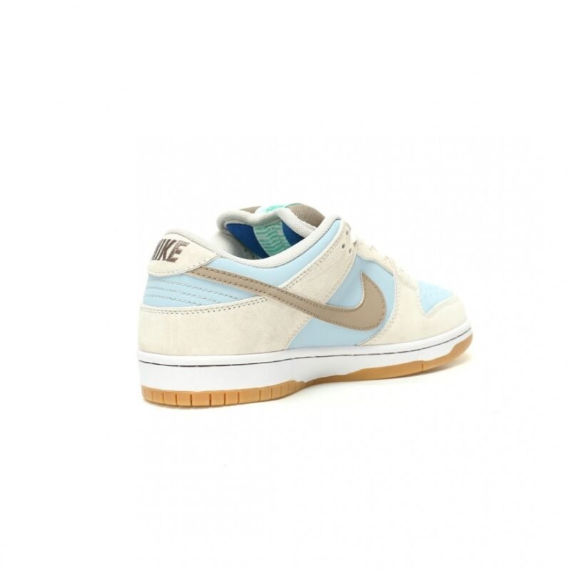 【AT11482】Nike SB Dunk Lowシリーズ: ホワイト＆スカイブルーのストリートスケートボードシューズ | Nike x Travis Scott