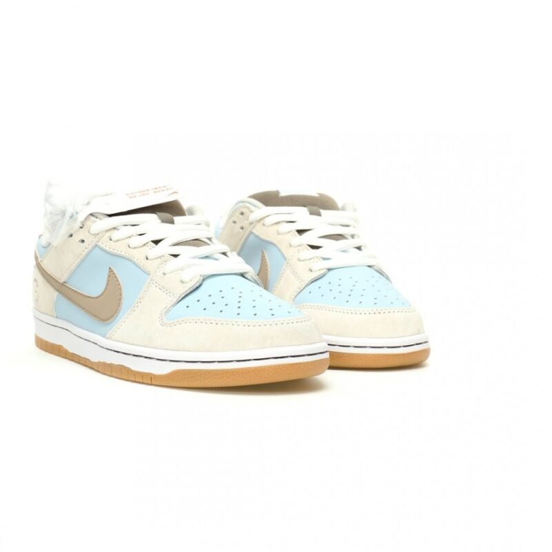 【AT11482】Nike SB Dunk Lowシリーズ: ホワイト＆スカイブルーのストリートスケートボードシューズ | Nike x Travis Scott