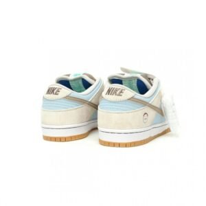 【AT11482】Nike SB Dunk Lowシリーズ: ホワイト＆スカイブルーのストリートスケートボードシューズ | Nike x Travis Scott