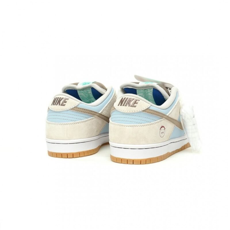【AT11482】Nike SB Dunk Lowシリーズ: ホワイト＆スカイブルーのストリートスケートボードシューズ | Nike x Travis Scott