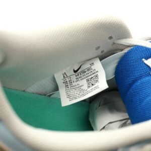 【AT11482】Nike SB Dunk Lowシリーズ: ホワイト＆スカイブルーのストリートスケートボードシューズ | Nike x Travis Scott