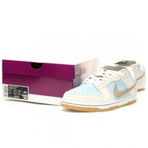 【AT11482】Nike SB Dunk Lowシリーズ: ホワイト＆スカイブルーのストリートスケートボードシューズ | Nike x Travis Scott