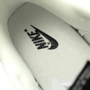 【AT11483】Nike SB Dunk Low x Xiaomi SU7 Ultra コラボスニーカー | Nike Dunk