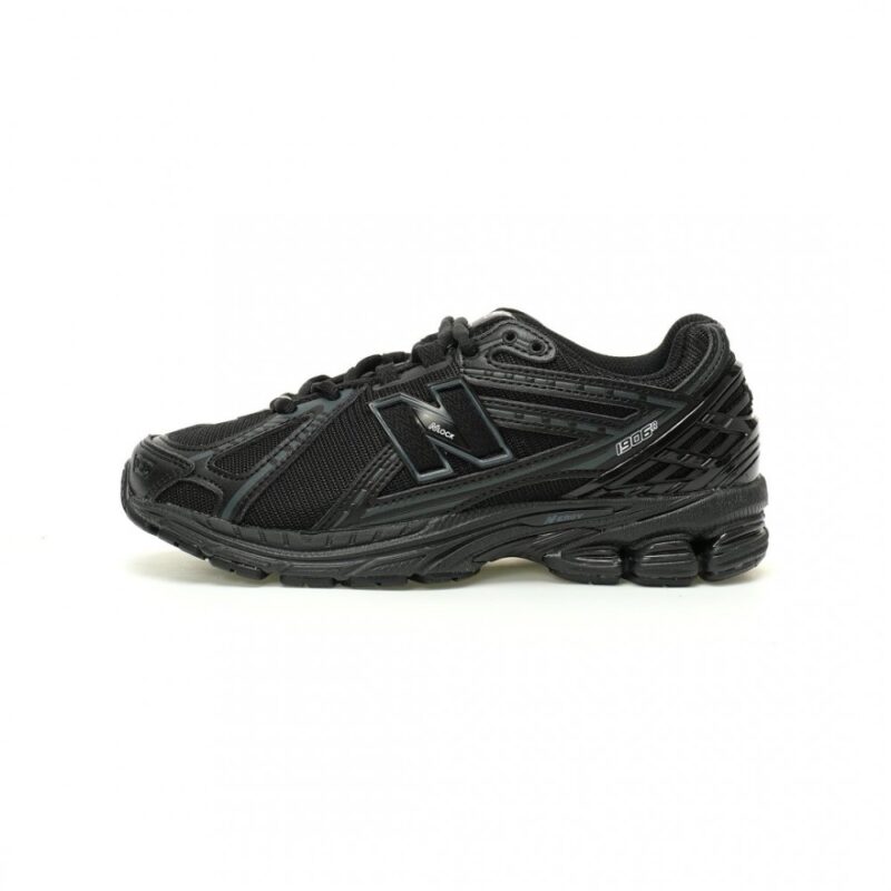 【AT11518】ニューバランス New Balance M1906R 都会のスタイルと快適性を兼ね備えたレトロランニングシューズ | New Balance