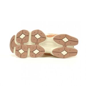 【AT11526】ニューバランス 9060 シリーズ Flat Taupe Copperスニーカー | New Balance