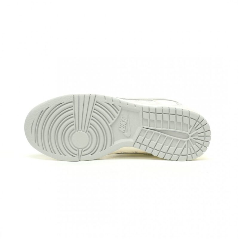 【AT11546】Louis Vuitton x Nike SB Dunk Low コラボ限定スニーカー 白灰色デニム素材 精巧な職人技術と耐久性を提供 | Nike x Louis Vuitton