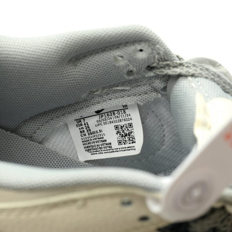 【AT11546】Louis Vuitton x Nike SB Dunk Low コラボ限定スニーカー 白灰色デニム素材 精巧な職人技術と耐久性を提供 | Nike x Louis Vuitton