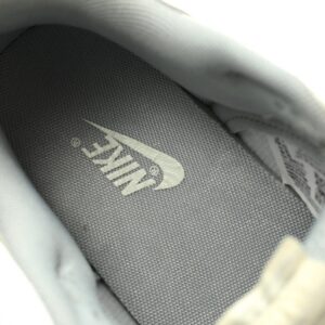 【AT11546】Louis Vuitton x Nike SB Dunk Low コラボ限定スニーカー 白灰色デニム素材 精巧な職人技術と耐久性を提供 | Nike x Louis Vuitton