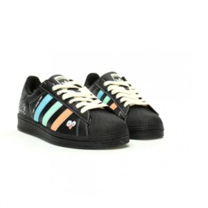 【AT11567】KAWS x アディダス オリジナルス スーパースター コラボレーション スニーカー | Superstar