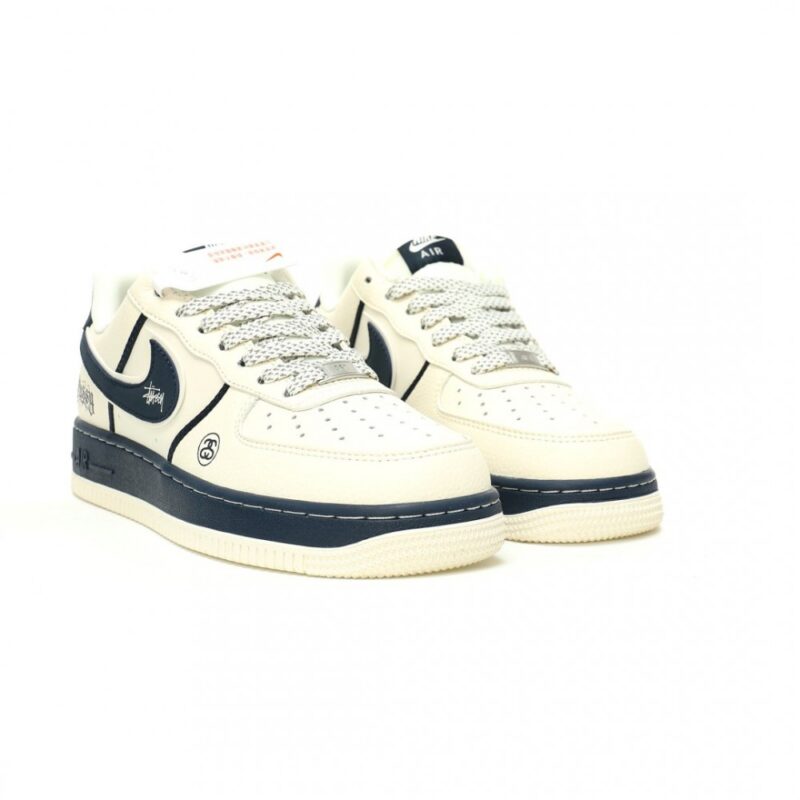 【AT11572】Stussy × Nike Air Force 1 '07 Low コラボスニーカー | Stussy x Nike