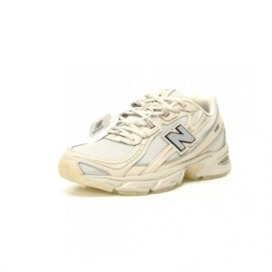 【AT11671】ニューバランス New Balance MR740 ミルクホワイト&淡いカーキ ランニングシューズ | New Balance