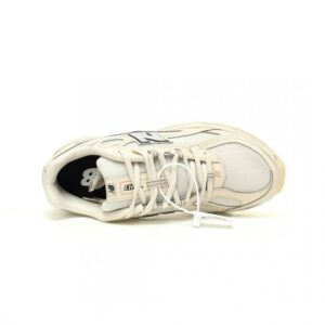 【AT11671】ニューバランス New Balance MR740 ミルクホワイト&淡いカーキ ランニングシューズ | New Balance